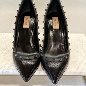 Valentino Garavani Rockstud Black Patent Leather Pointed Toe size 40.5 Authentic